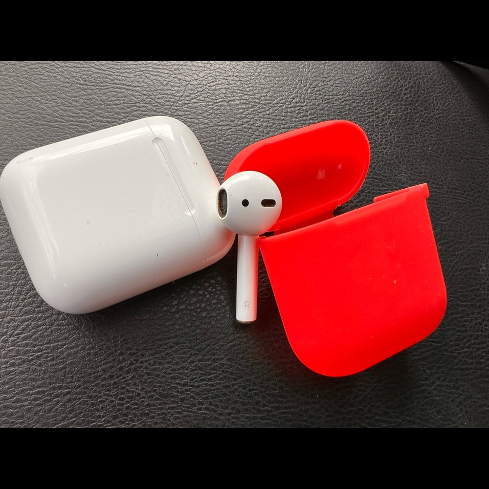 Apple AirPods (1st generation)